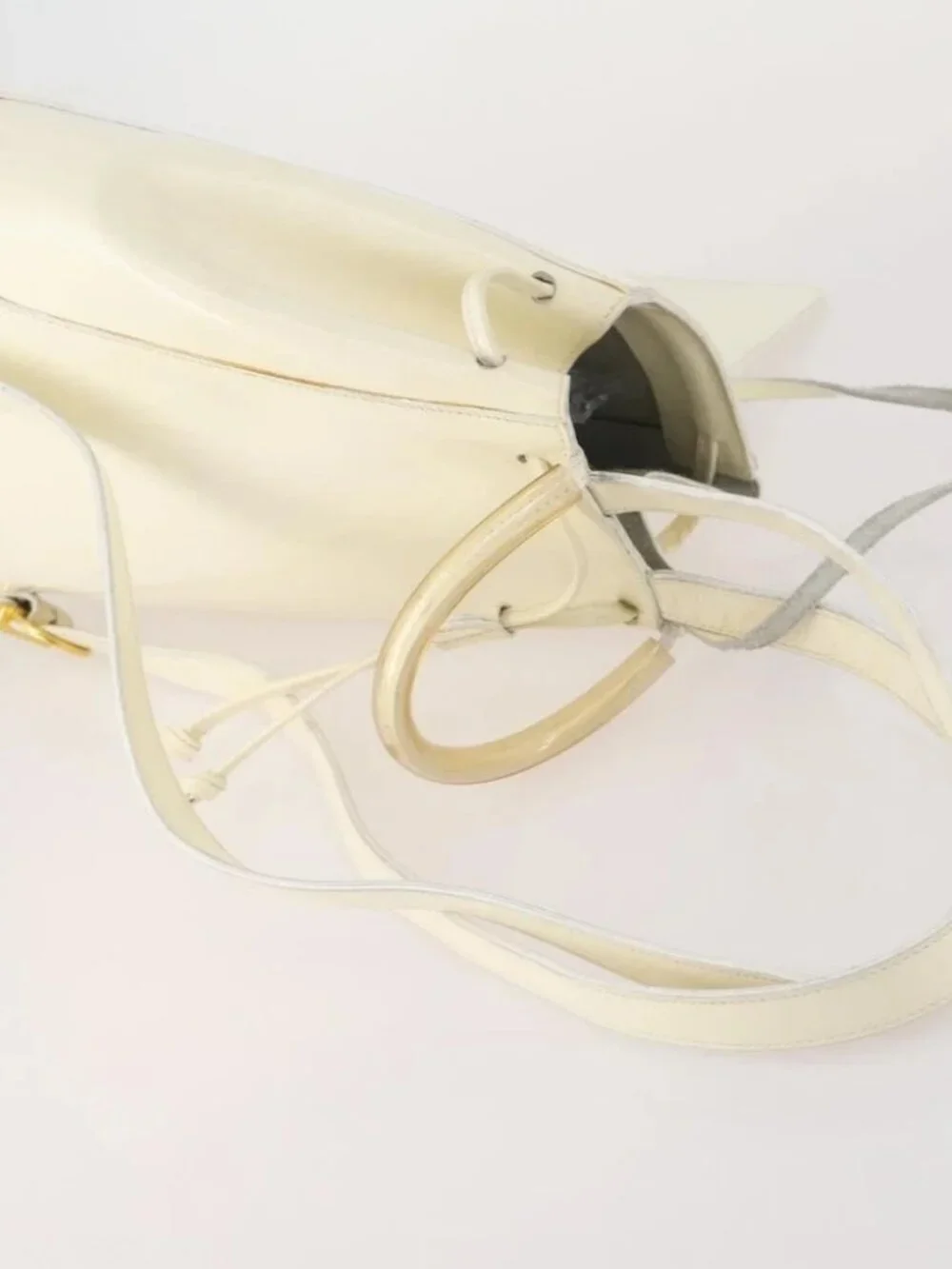 Salvatore Ferragamo Backpack Patent leather White Gold Auth 173783